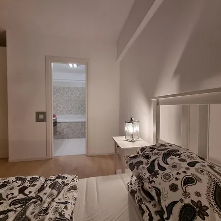 Park 5, 2 Bedroom * Bucharest